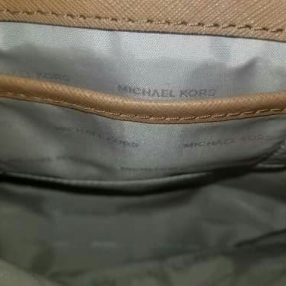 *Sold* Michael Kors Purse - Picture 4 of 4
